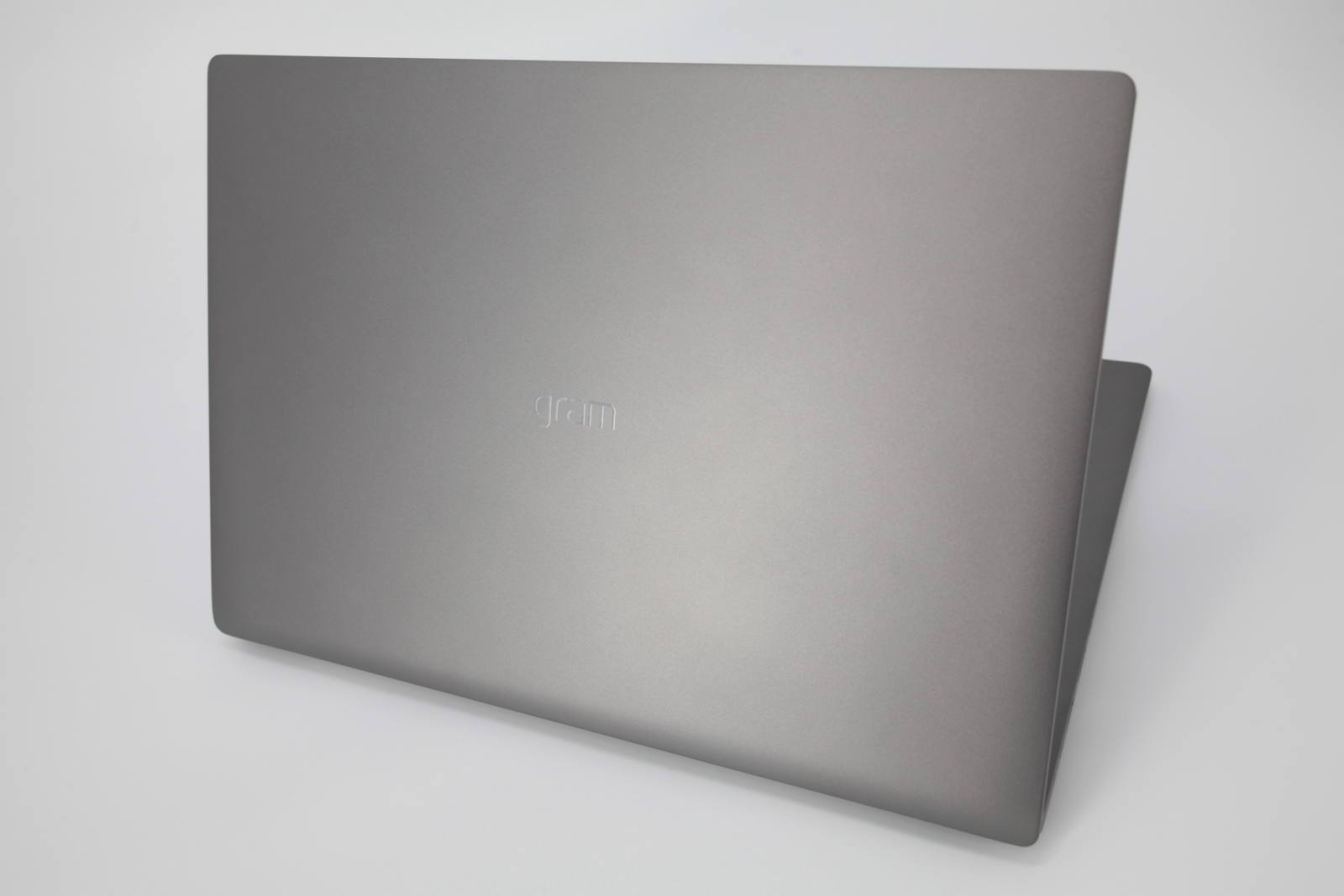 LG Gram 17" Lightweight QHD Laptop: i7 10th Gen, 16GB, 512GB Warranty 1.35Kg VAT - CruiseTech